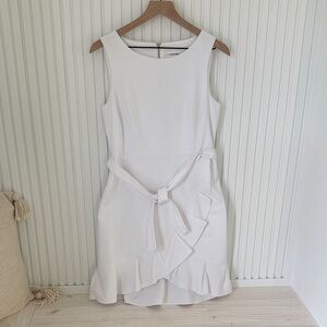Elegant White Sleeveless Dress